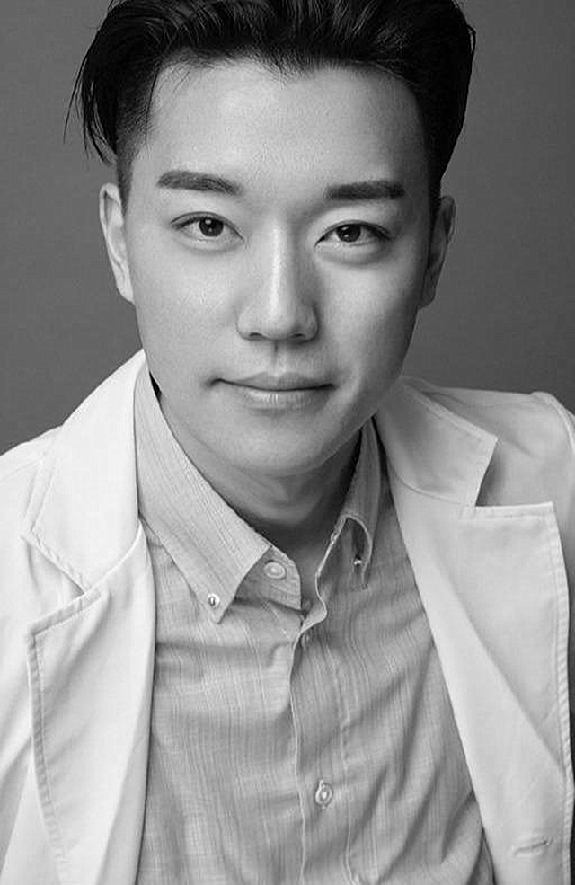 帅气网红医生，985高校博士毕业。女网友了解一事后，都失望难过