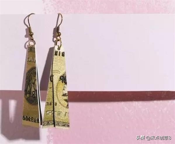 用废弃银行卡、会员卡制作时尚的耳环做法教程
