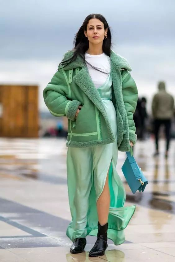 冬天气质淑女型穿搭,穿清冷慵懒风衣服