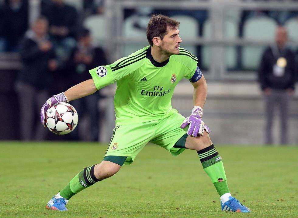 谁是现役足坛最成功的门将？前皇马队长西班牙门神卡西当仁不让