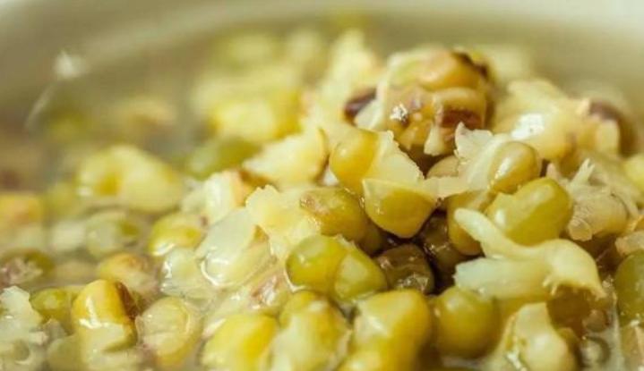 大爷卖绿豆糕以前视频,卖绿豆汤大爷