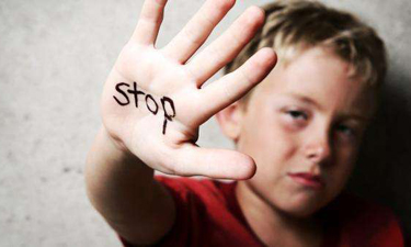 心理学怎么解释对小孩的恶意,心理学解释孩子的自卑