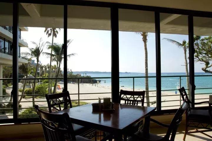 冲绳本岛散布着许多世界范围内少有的美丽沙滩