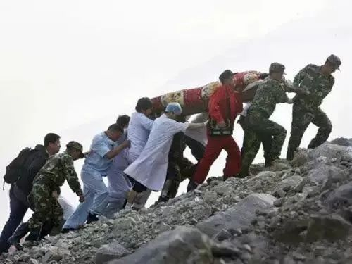 十一年前汶川跳伞,汶川十一年嫁人