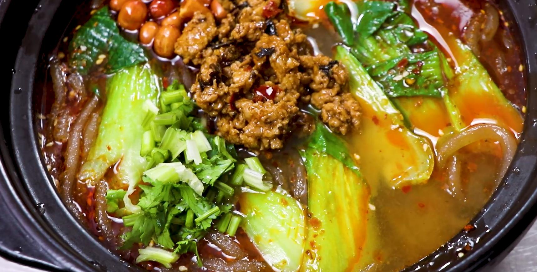 正宗的酸辣粉配方制作视频,酸辣粉的做法大全视频播放