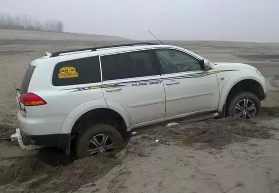 开车遇到泥路怎么解决,驾车经过泥泞道路时应该如何驾驶