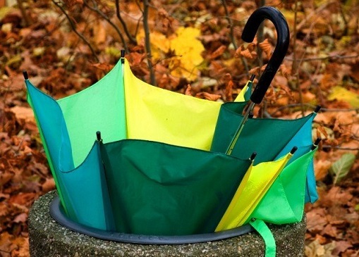 丸美股份为啥一直跌,丸美股份三季度