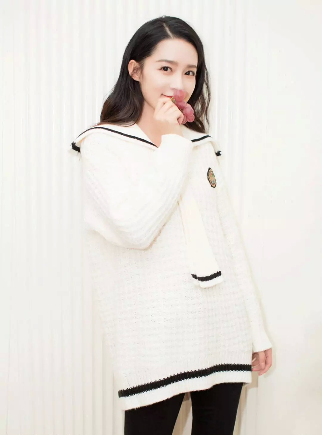 周冬雨刘雯同款毛衣,大表姐刘雯同款绿色开衫毛衣