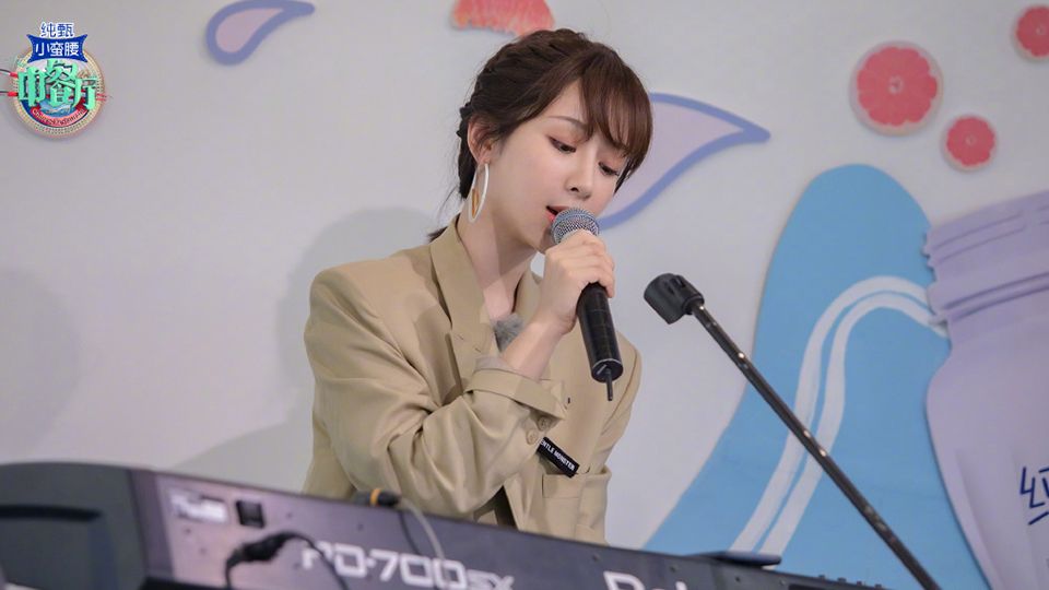 肖战超过了最巅峰的蔡徐坤了吗,肖战和蔡徐坤的巅峰时期谁最厉害