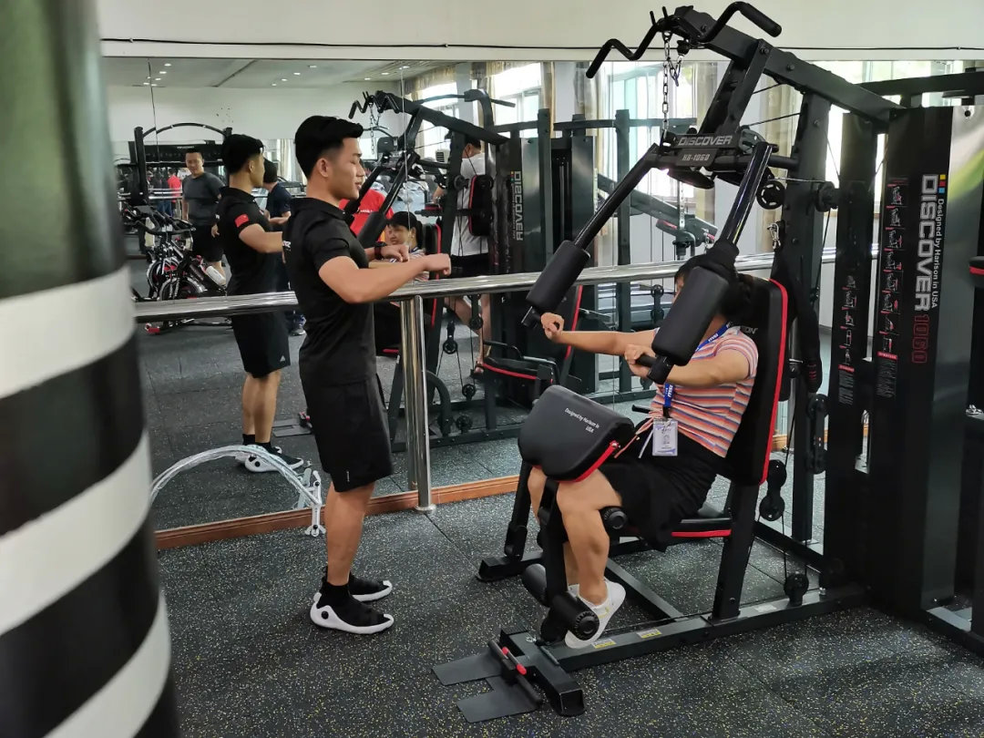 公司健身房器材推荐,深圳恩斯迈健身房