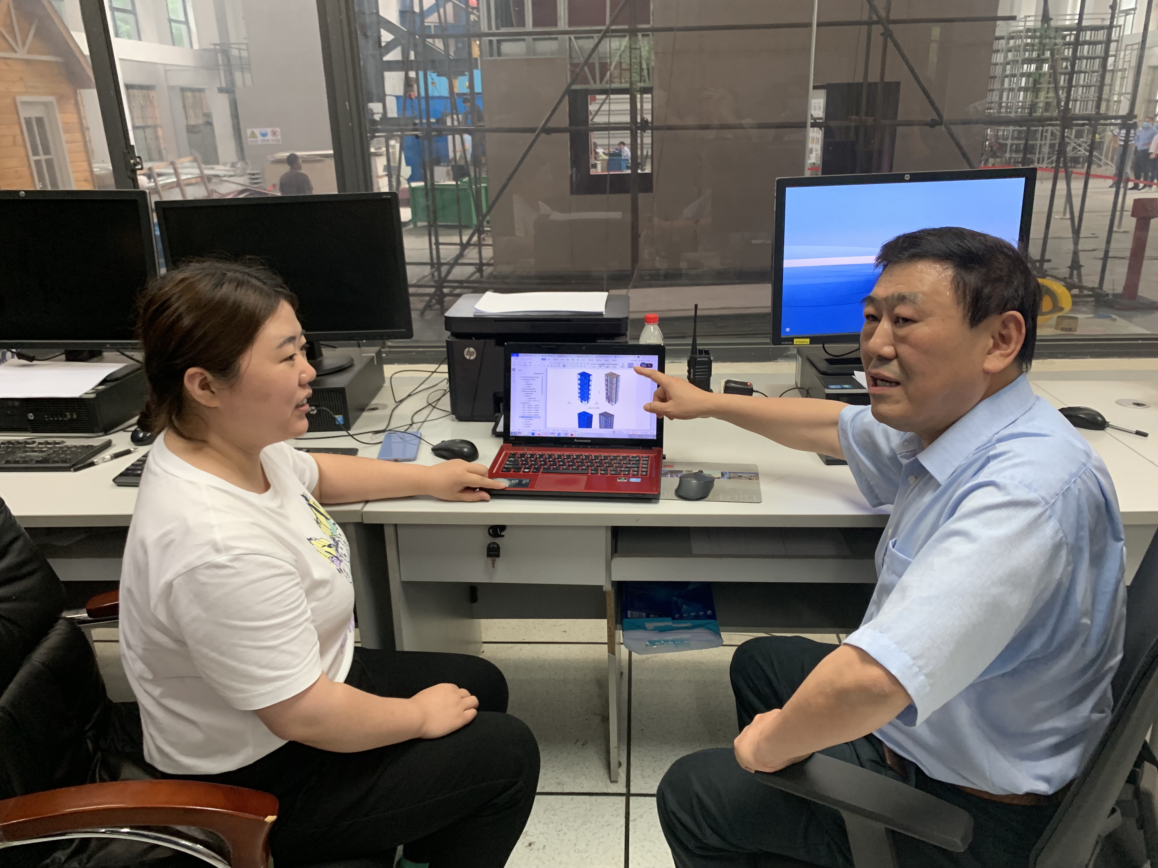 “楼坚强”是如何炼成的?重庆大学打造6层钢结构“房屋”,经受模拟8级“地震”的考验