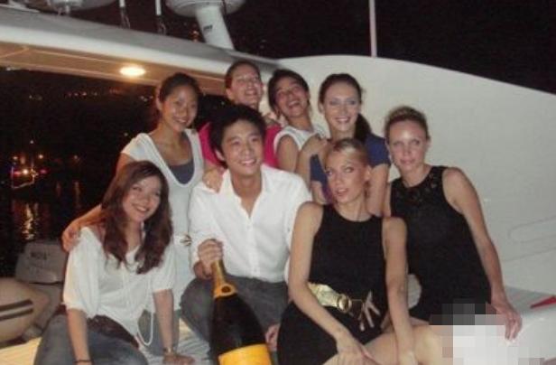 10位“浪荡”的富二代,个个换女友如换衣服,王思聪只是小萌新