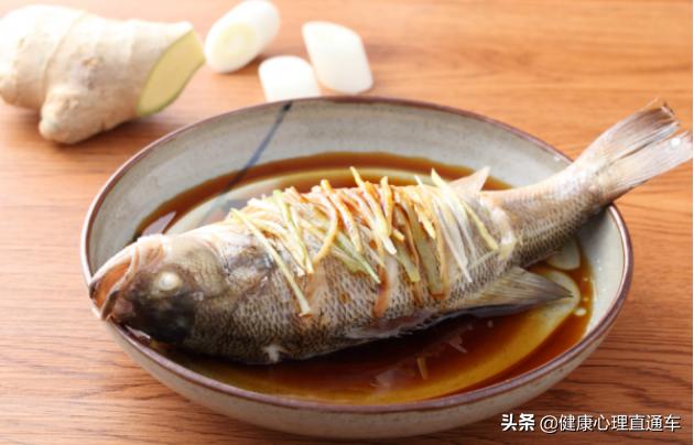 一夜白头可能吗？可能是缺少维生素，教你如何白发变黑发