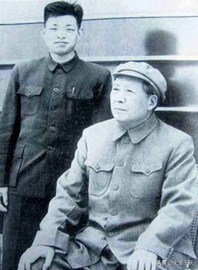 毛主席对警卫员封耀松说：君子动口，小人动手。小封终于成君子了