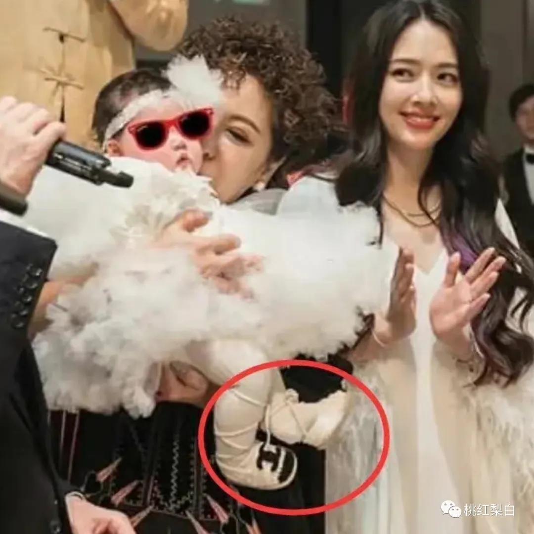 郭碧婷香奈儿包包,明星郭碧婷