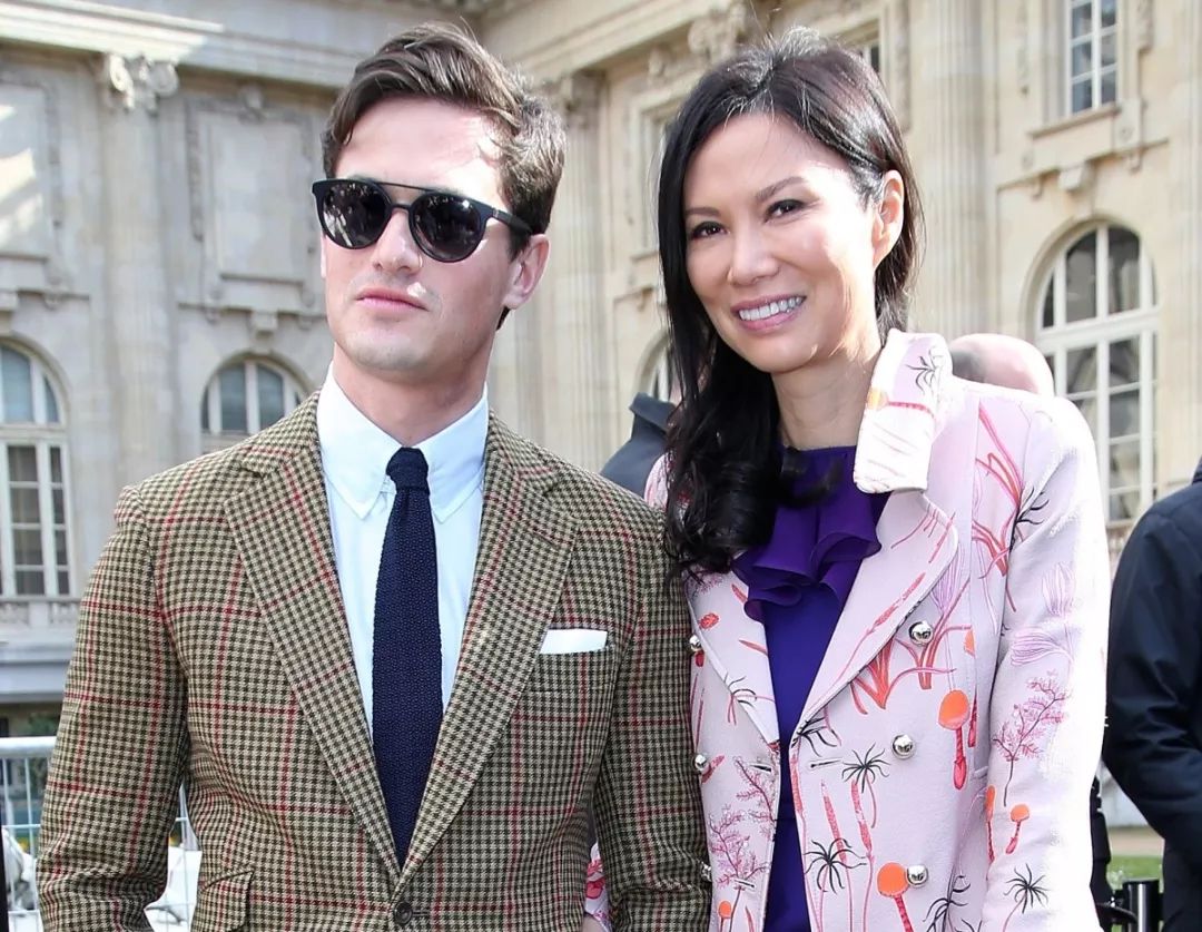 年轻照邓文迪,邓文迪51岁却保持年轻身材