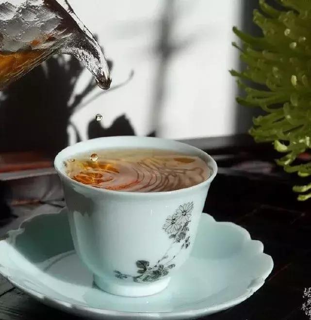 喝红茶有什么好处和坏处,女性朋友一定要多喝洛神花茶