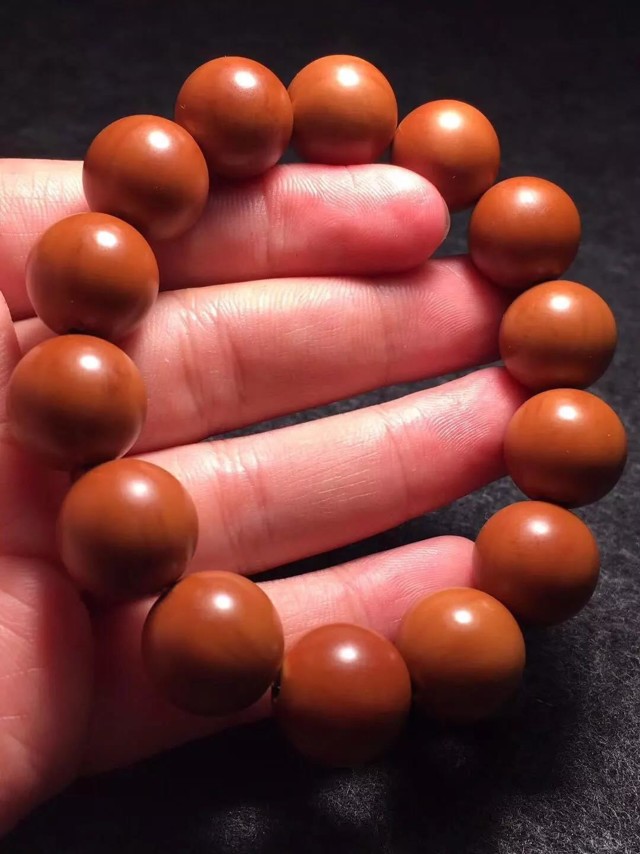 核雕留原皮,核雕留刀痕