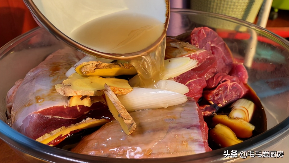 五香酱牛肉家常做法简单三步,五香酱牛肉酱香浓郁口感绝佳