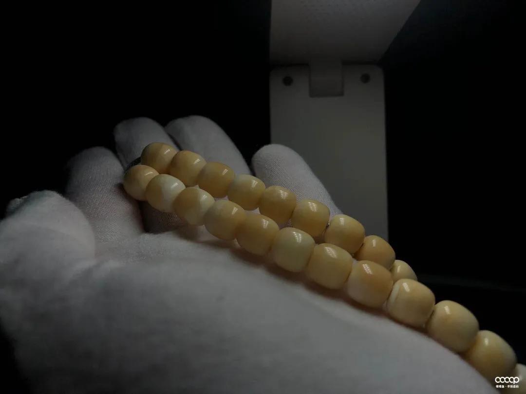 短发超飒小姐姐，玩串儿不贵也精致，骑起车来，帅翻天