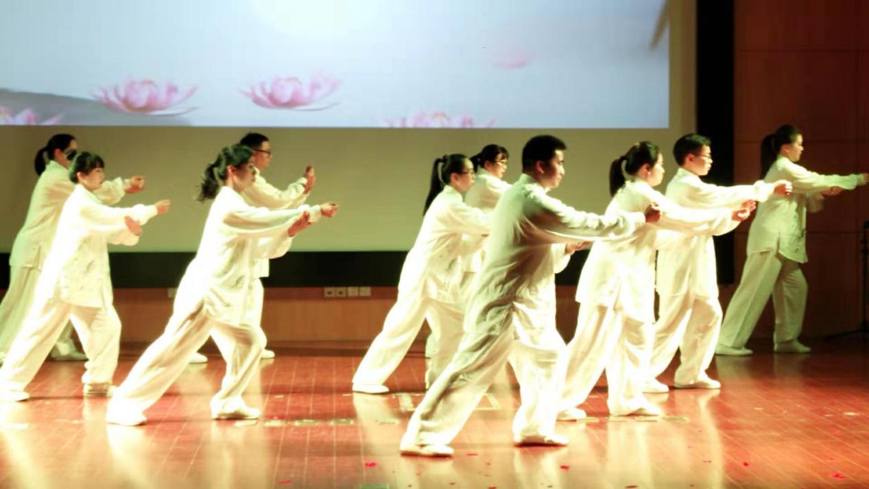 武协传统武术展演,市武协举办太极展演活动