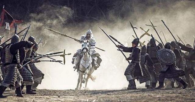 关羽哪一年身陷曹营,关羽打仗怎么自报家门