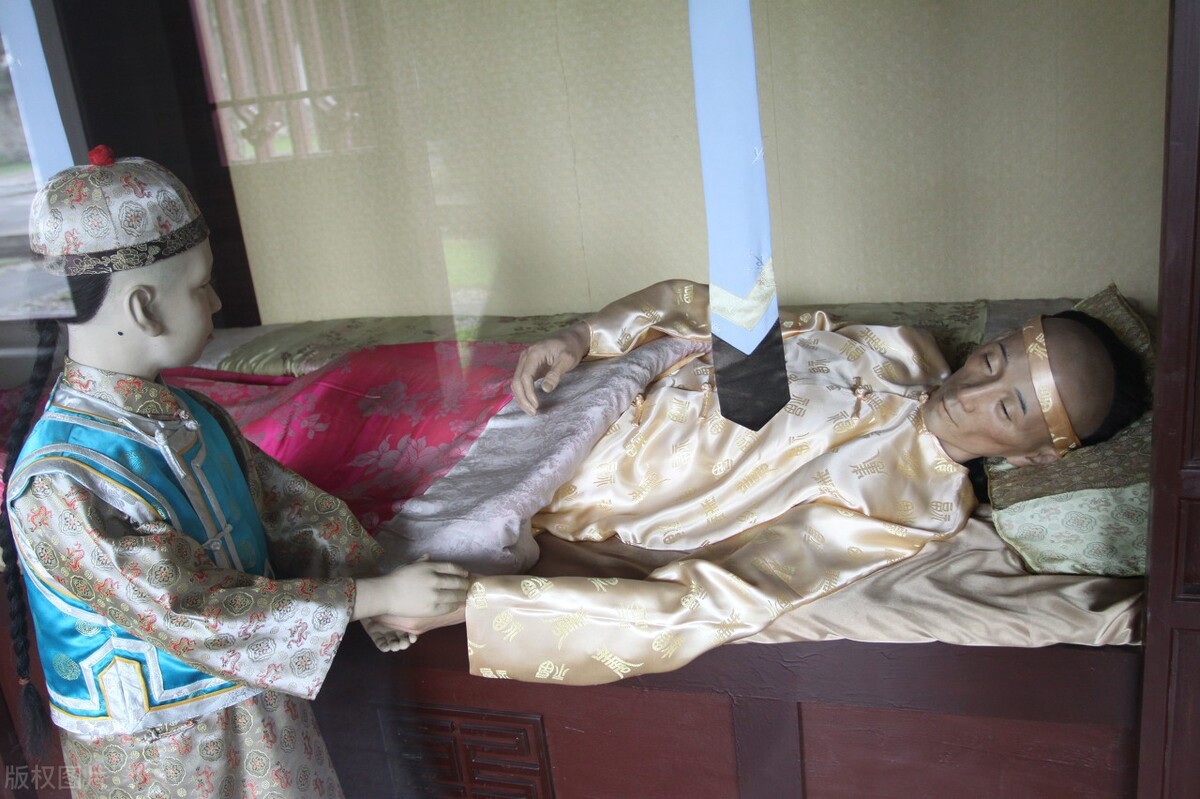 民间故事:男子为升官阉割自己亲儿子,刚阉割完就换代了