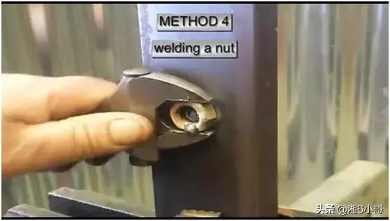 修车螺丝断了怎么取,修车时很紧的螺丝怎么拧下来