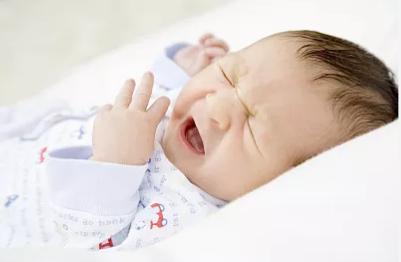 婴儿脸上长满了小红点怎么办,脸上突然长出小红点不痛不痒