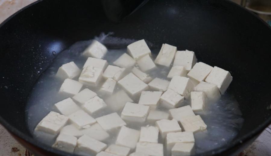 豆腐煎的两面金黄又不会烂的方法,煎豆腐的家常做法简单又好吃视频