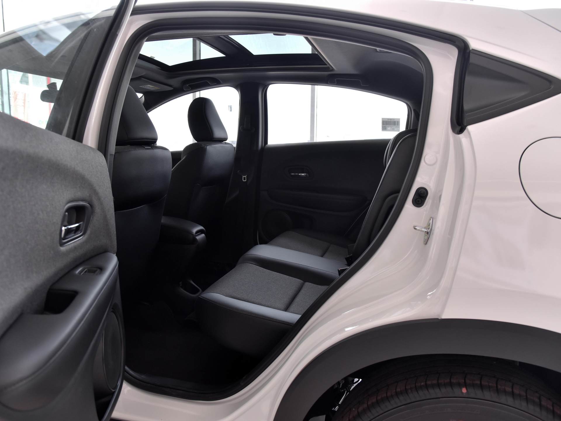 12万新suv100公里油耗仅4.3l,12万左右汽车销量排行榜suv