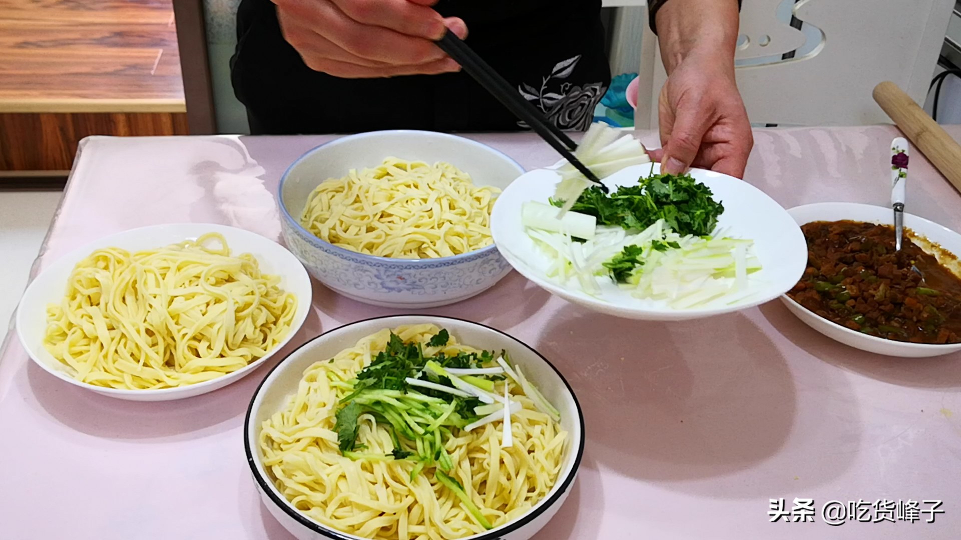 手擀面如何做到筋道爽滑,手擀面筋道好吃有诀窍