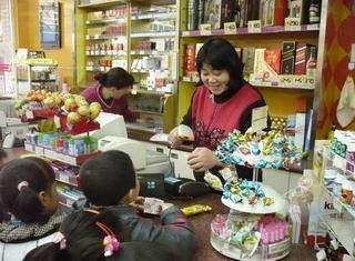 孩子要钱父母该怎么做,当孩子向你伸手要钱可别这么做