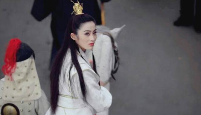 15部影视剧“名场面”，乌鸦掀桌，朱茵眨眼，她让人等了28年