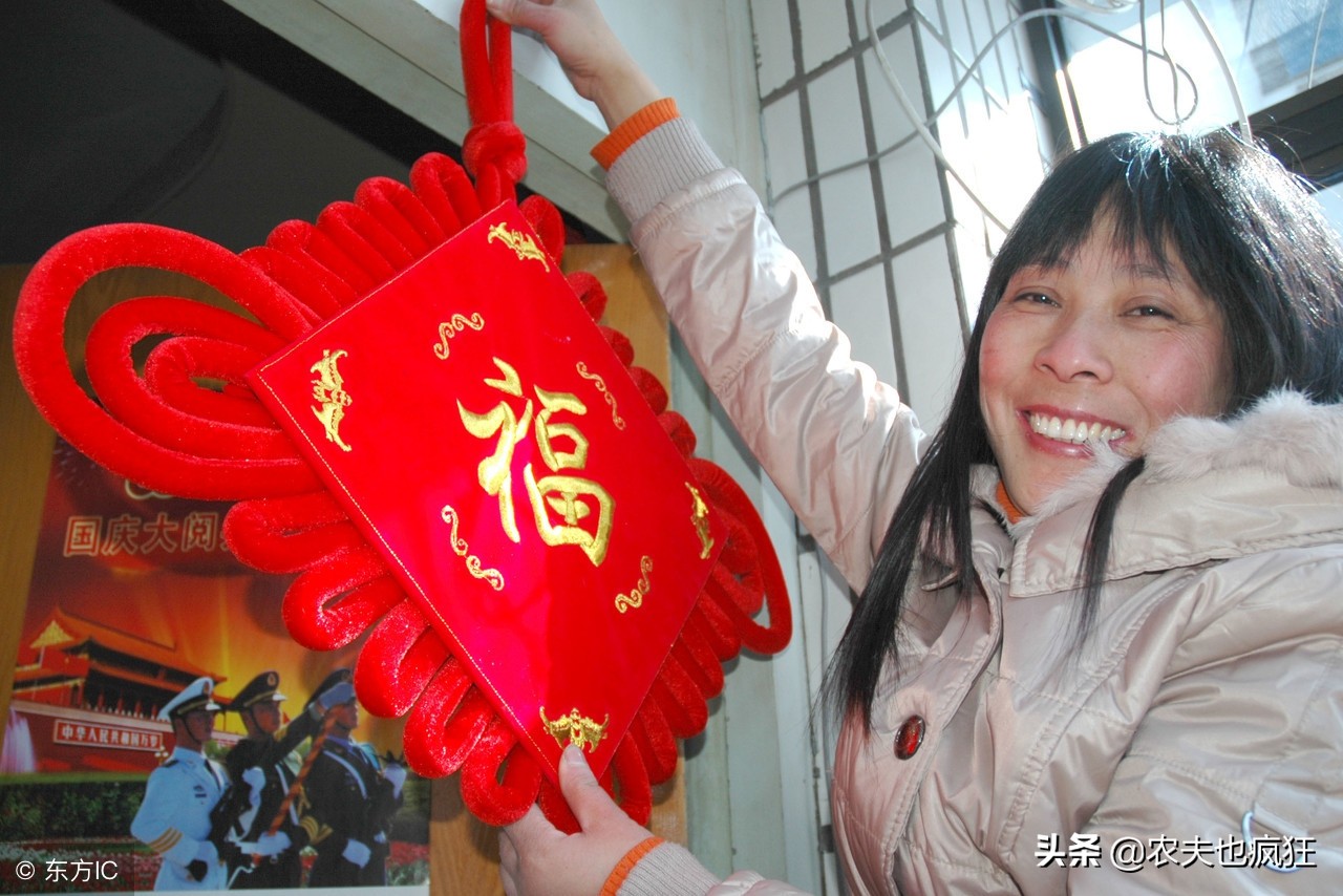 大门贴福字是正贴还是倒贴,大门上的福字是倒贴还是正贴