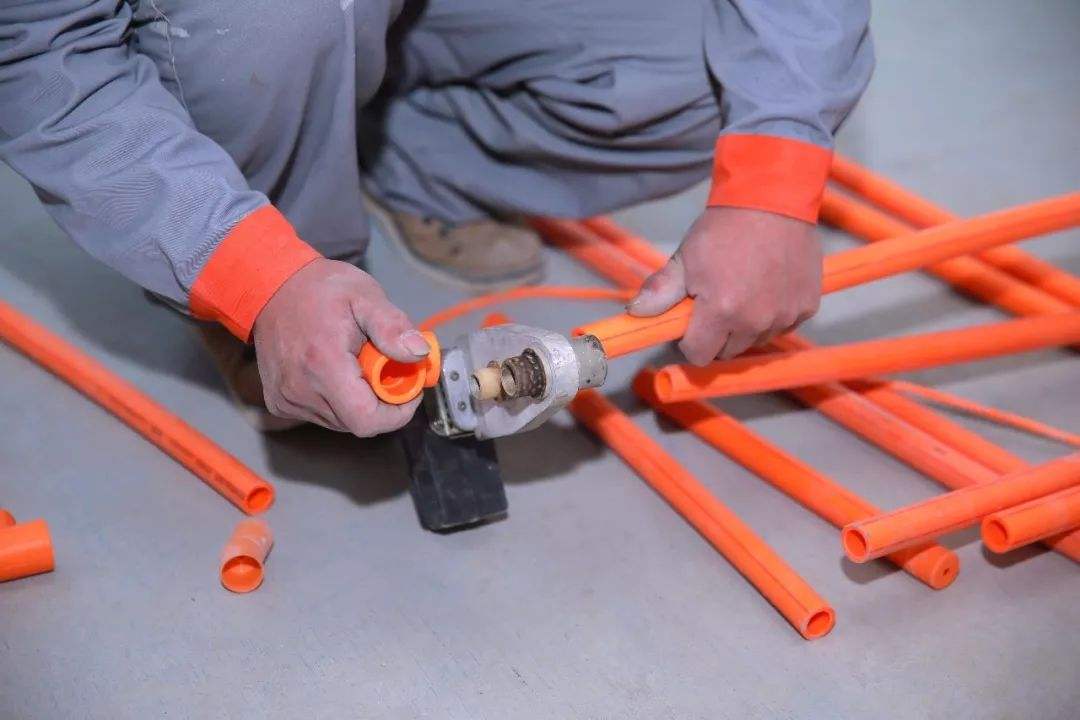 新房装修换了新水管，入住后就漏水了，老师傅：没做好这点难怪漏