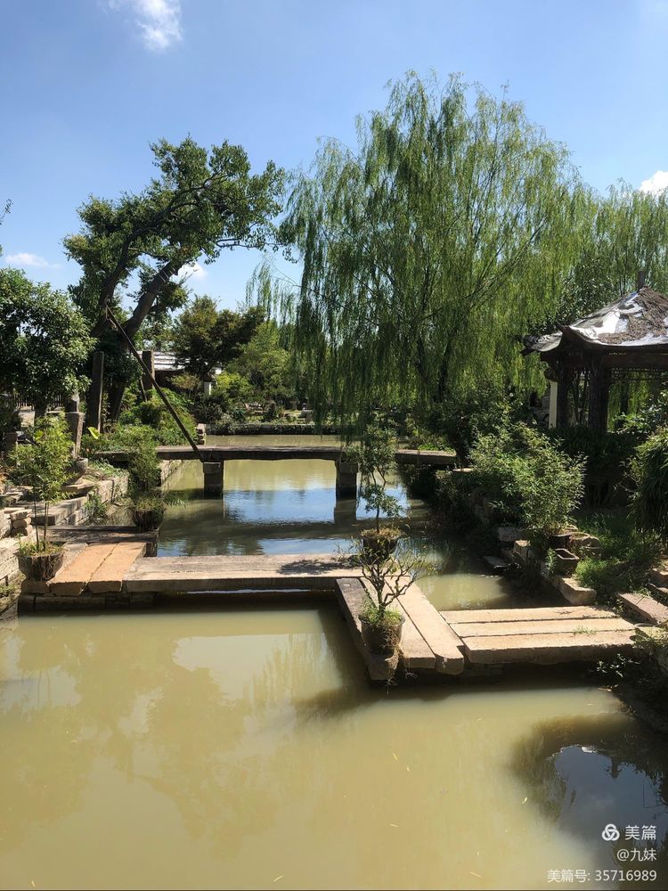 走进风雅石园，位于王店镇聚宝湾景区里