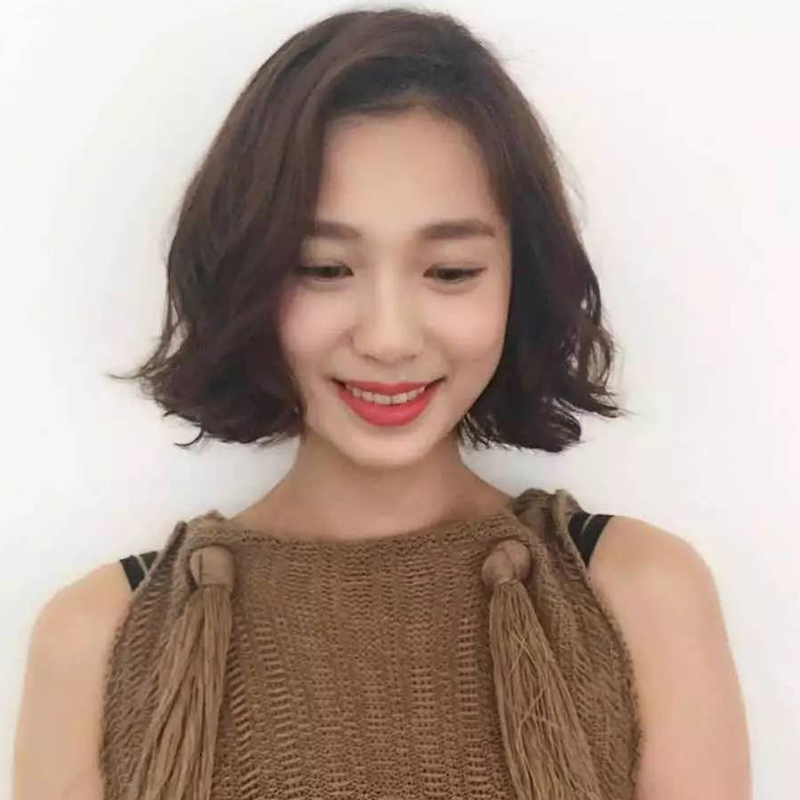 什么样的发型好看又显脸白,适合小脸显白的发型