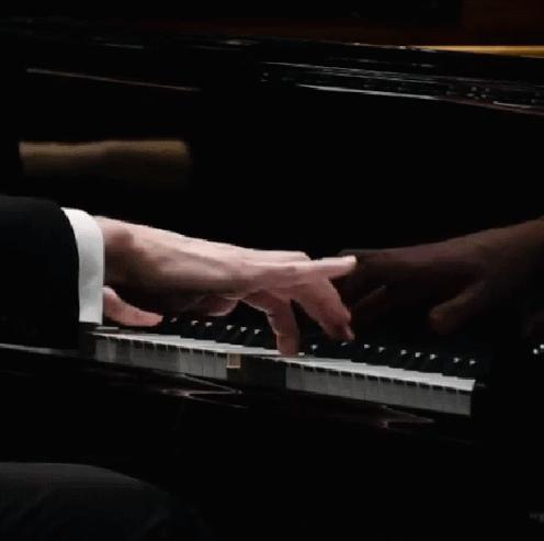 LV千亿奢侈品豪门,长公主事业强,太子爷爱超模,小儿子也很拼…