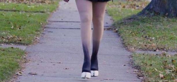 日本超级奇葩的高跟鞋,日本发明最奇葩的马蹄高跟鞋