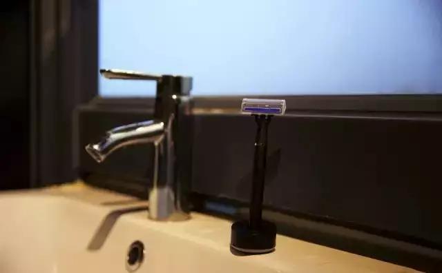 男人剃须刀手动,男人最简单手动式剃须刀