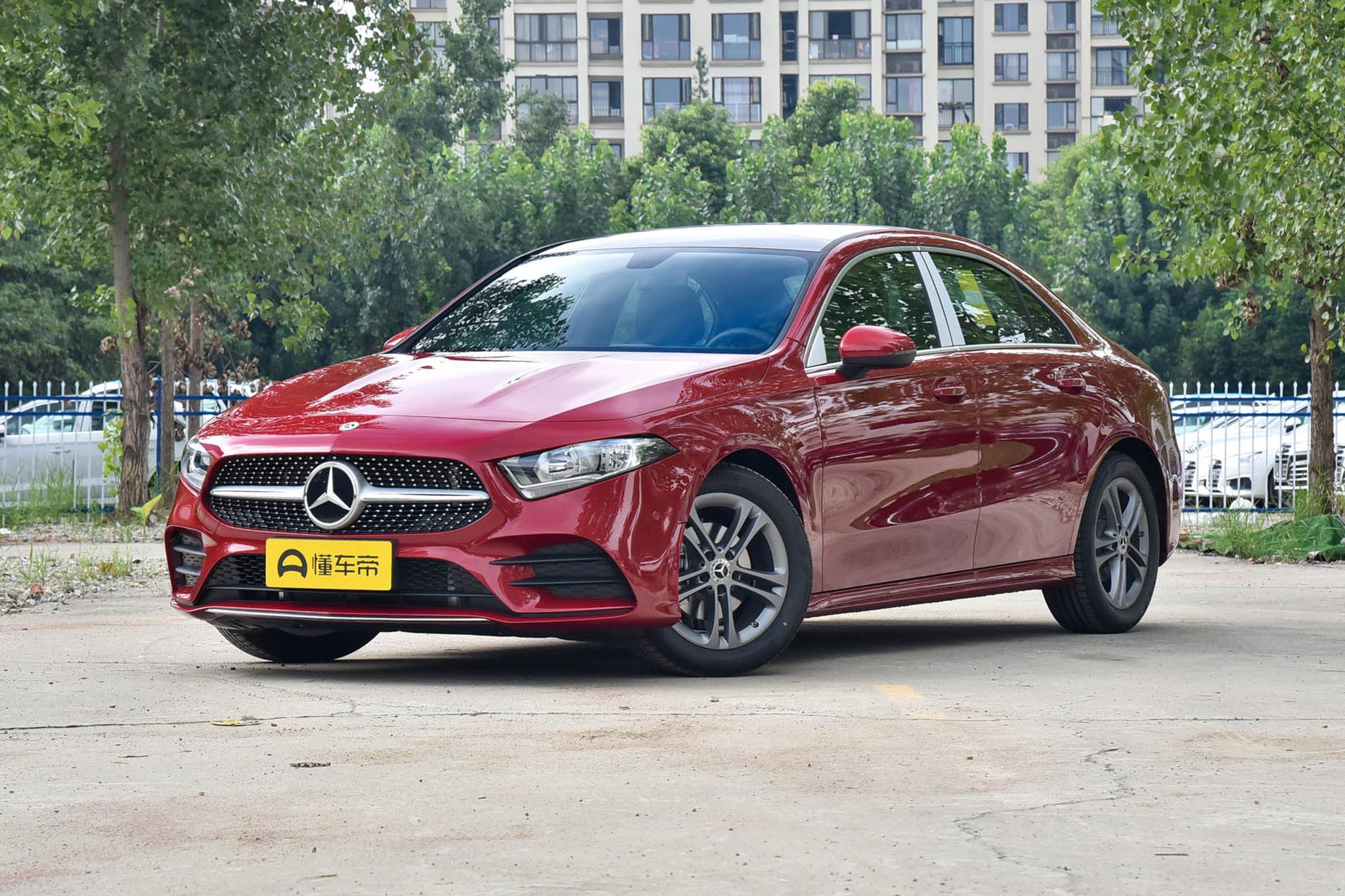 奔驰a级车评,奔驰a级空间大小测试