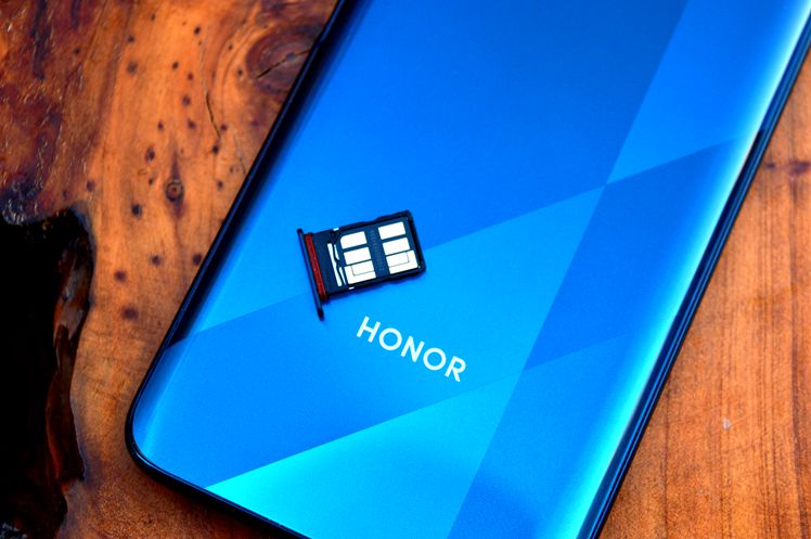 手机扩容存储卡256g,大华内存卡v100