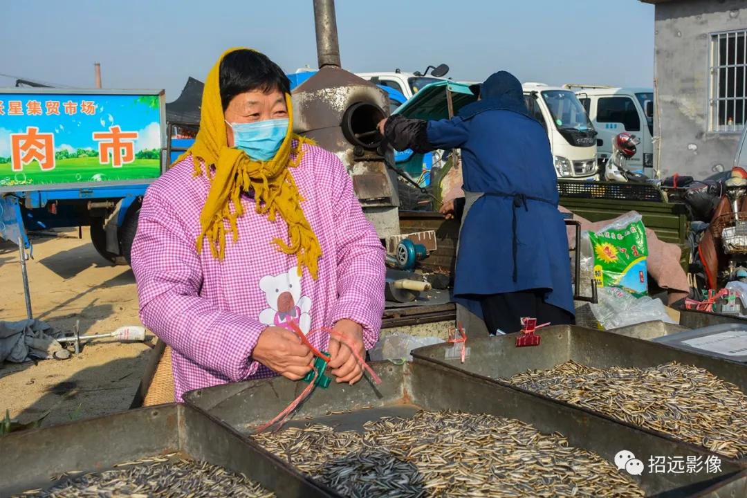 龙口粉丝主产区张星农村大集开市了!来赶集的人还不少来