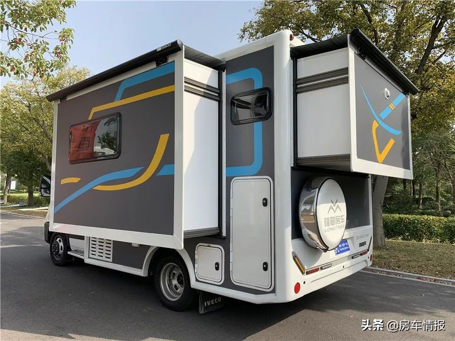 超实用超时髦的大容量房车,适合一家七口出行的四驱房车