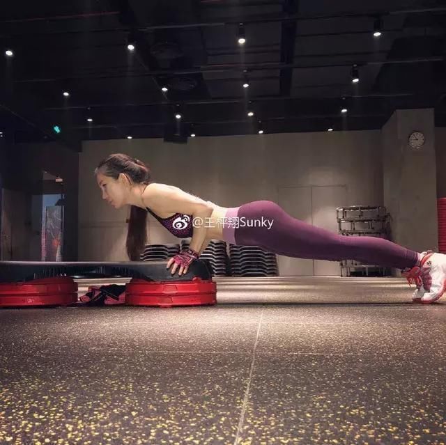 作为一个模特最重要的是身材,当模特身材要有多好