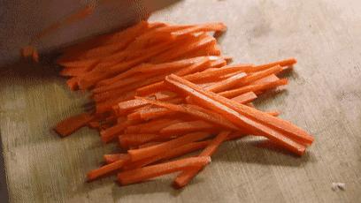 炒面直接炒能熟吗,炒面在锅里直接就有点坨