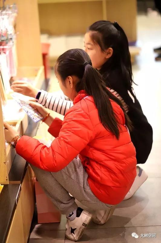 耐得住寂寞的进口文具店老板…26年，他成了文具界的达人