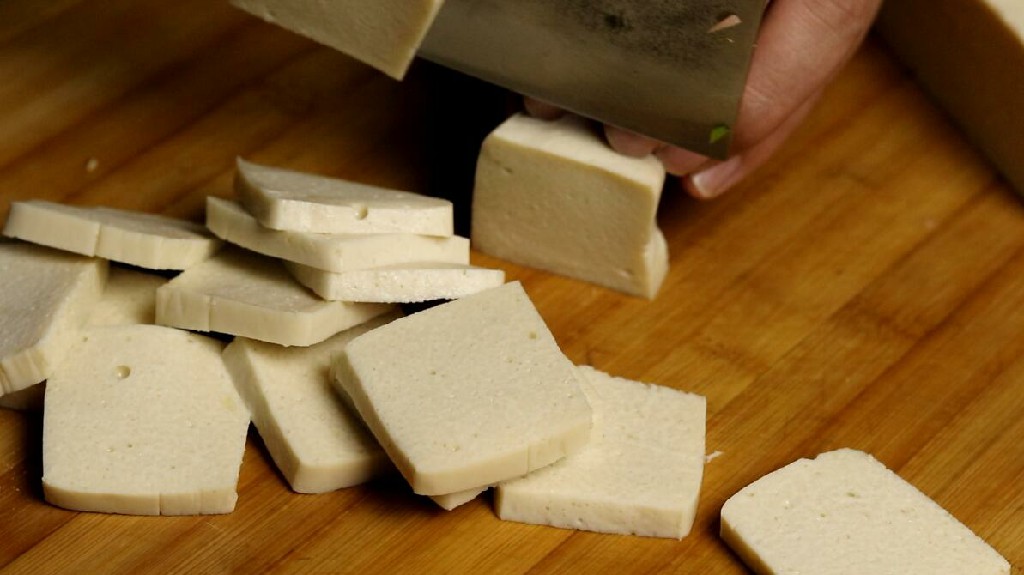 千叶豆腐可以用普通豆腐做吗,千叶豆腐是去水好还是过油好