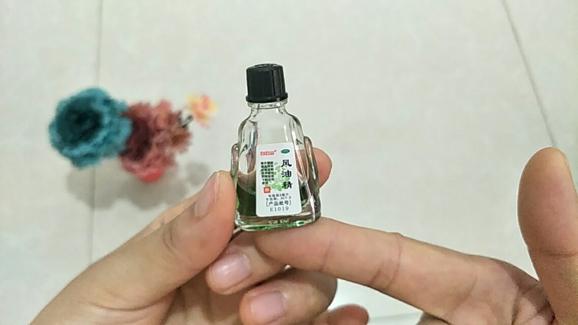 白色鞋脏了怎么清除？“它”是去污高手，一涂一擦立马恢复小白样